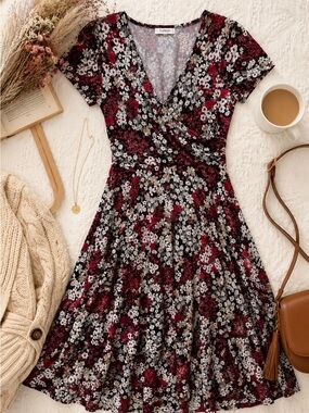 Kaileigh Floral Faux Wrap Dress Medium Red Black Cottagecore Romantic